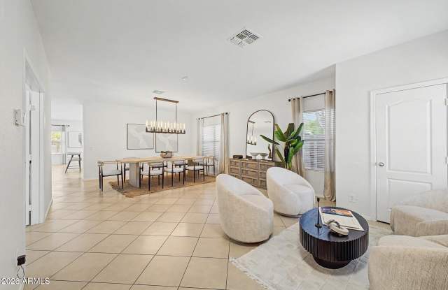 3709 E BETSY Lane Gallery 2