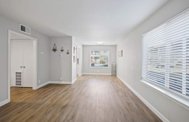 Downstairs 1 bedroom! Keyless Entry! Alarm System! Laundry Facilities On Site! photos photos