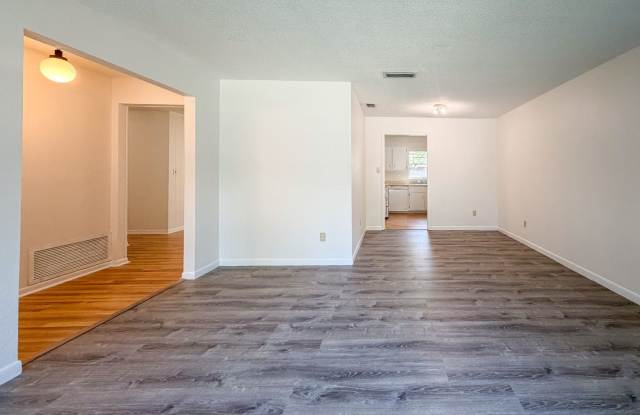 3BR/2BA Pet Friendly House in NW Gainesville - available end of September! Gallery 3
