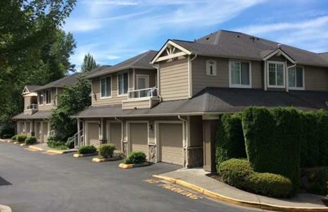 Beautiful 2 Bedroom Condo in Sammamish - 3500 East Lake Sammamish Parkway Southeast, Sammamish, WA 98075