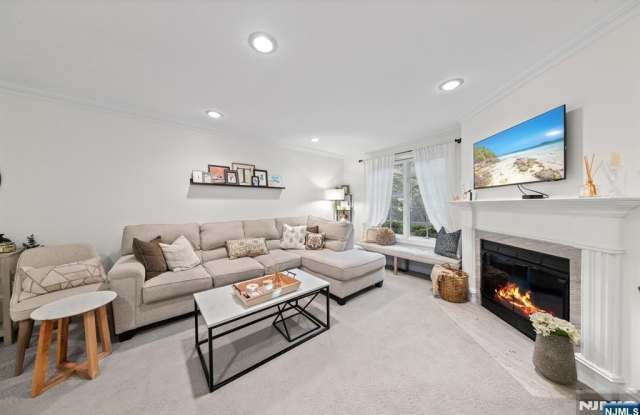 208 Cambridge Drive Gallery 2