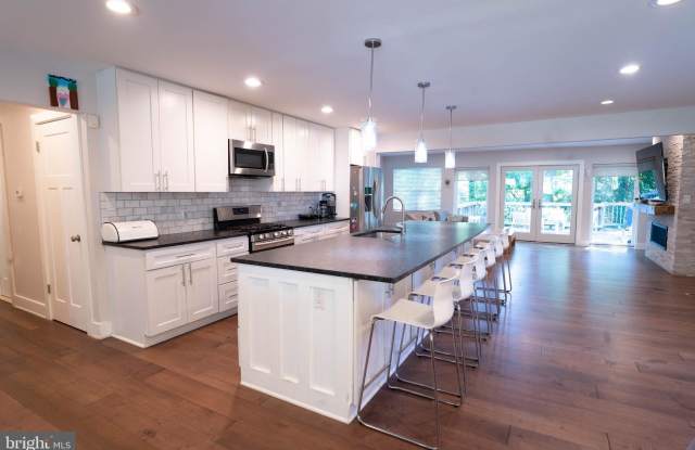 1710 MARK Lane photos photos