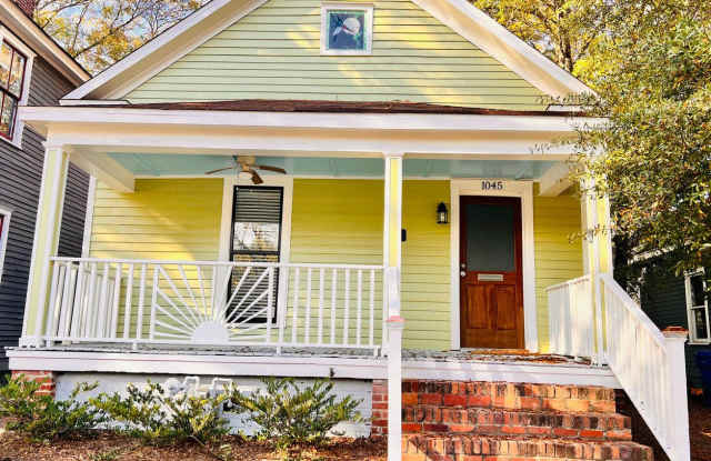 Charming 3 Bed/2 Bath Bungalow Gallery 3