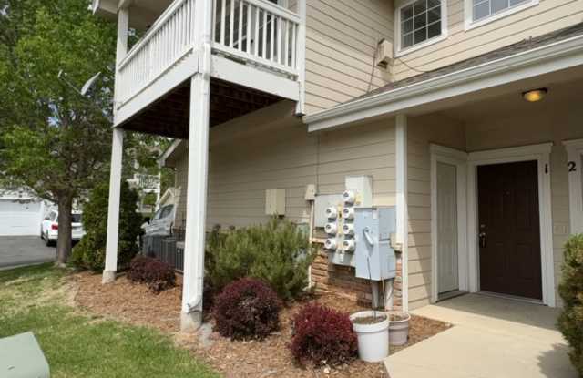 Spacious 2 Bed, 2 Bath Condo photos photos