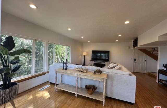 2846 Angelo Dr Gallery 2
