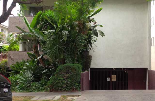 1401 North Poinsettia Place Gallery 1