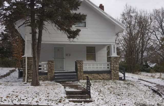 3925 Myrtle Avenue Gallery 2