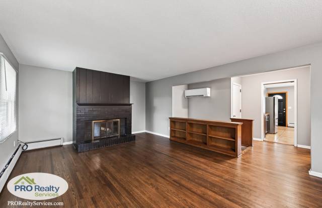 Recently Remodeled 4 Bedroom House Gallery 1