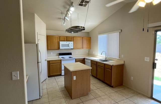 3 Bedroom - 2 story corner lot - Glendale & 99th Ave Gallery 3