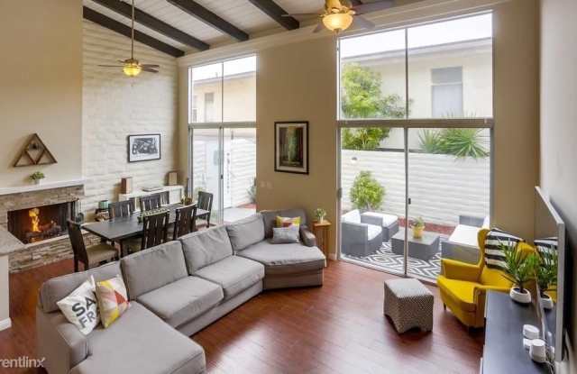 2544 Navarra Dr Unit 4 Gallery 2