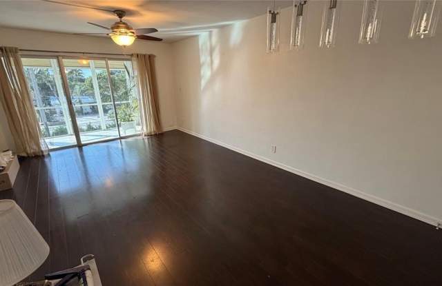 3040 NE 16th Ave photos photos