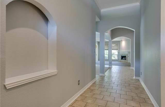 2804 Wandering Oak Drive Gallery 3