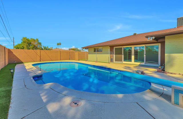 Spacious 6-Bedroom Pool Home Near ASU with 2-Car Garage photos photos
