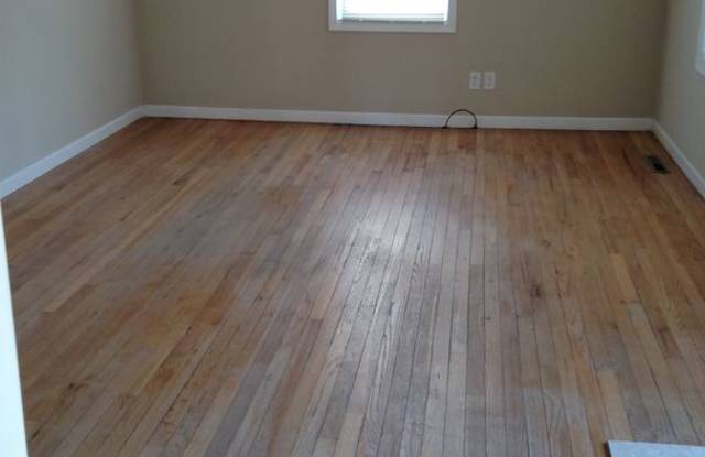 2bdr/1bth house in Independence, MO Gallery 3