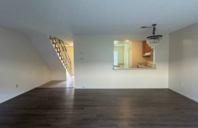3 bedroom 2 bathroom Condo in Riverside Gallery 4