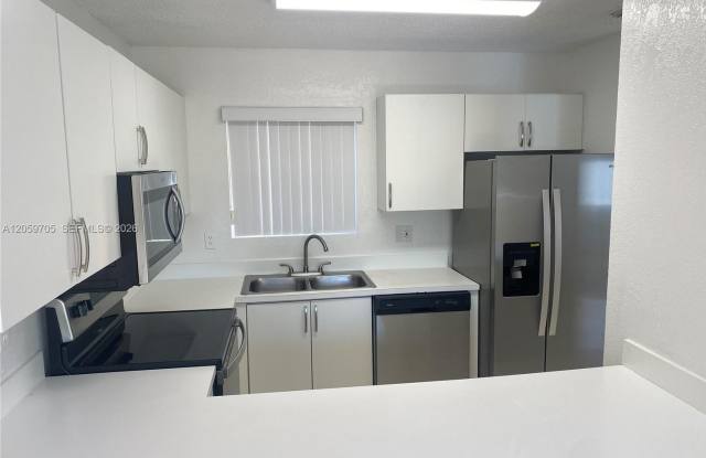 6225 Kendale Lakes Circle 253, Miami, FL 33183 Gallery 1