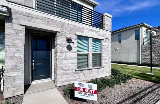 $2,295 Herndon  Peach, 2 Bedroom Condo - Mahogany Ln., Clovis - Solar Panels photos photos