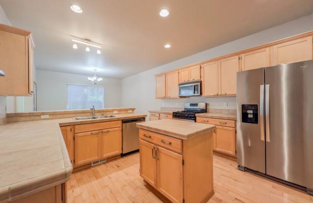 Move in ready 4 bed, 2.5 bath home W/ New Paint & Carpet! Gallery 4
