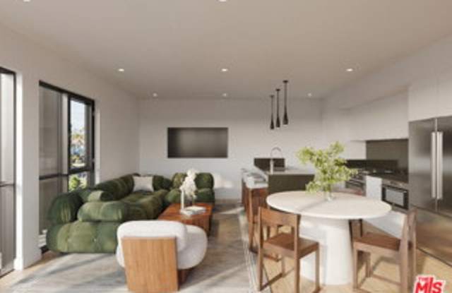 1245 North Formosa Avenue Gallery 2