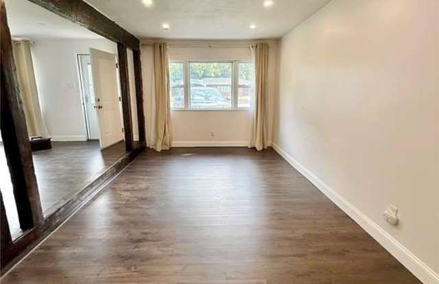 76 GATEWOOD Court Gallery 2