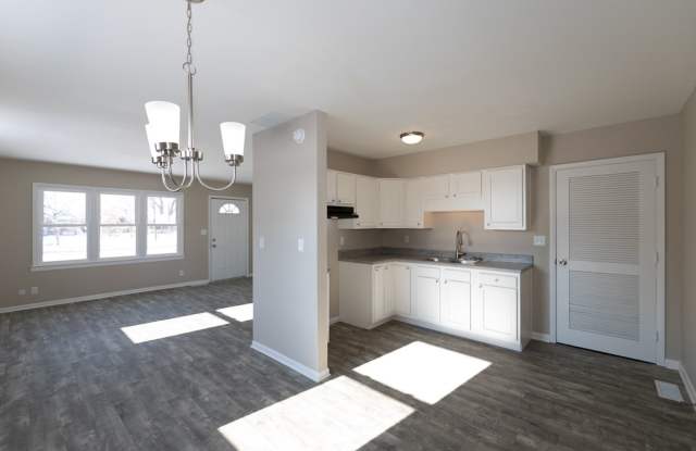 Completely rehabbed 3 bed 1 bath with an additional family room. Located on the westside of Indy - 1325 Brandt Drive, Indianapolis, IN 46241
