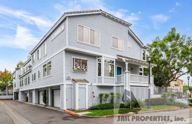 Gorgeous updated Townhouse in Orange! Gallery 1