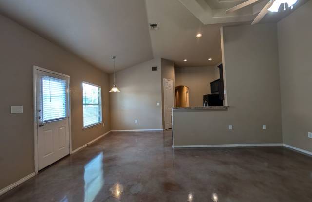 3/2/1 Duplex w/ Stained Concrete Floors Throughout! Refrigerator Included /Fenced in Yard / CISD Gallery 3