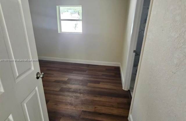 1717 NW 69th St photos photos