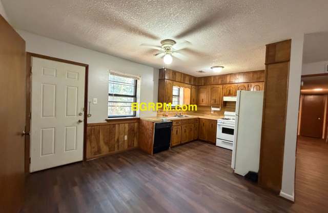 3 BD, 1 1/2 BA, home in Sherwood Gallery 4