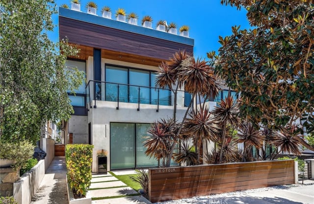 604 Acacia Avenue 1/2 - 604 Acacia Avenue, Newport Beach, CA 92625