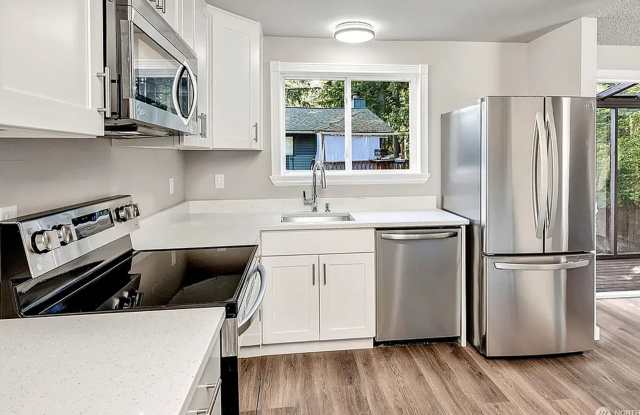 5 bedroom delightful craftsman home in Covington photos photos