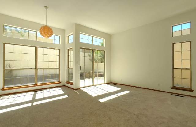 Nice 3 Bedroom 2 Bathroom Home Located In The NE! Gallery 3