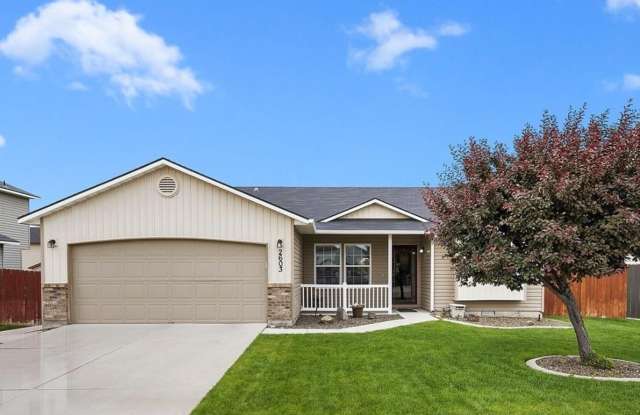 $500 OFF FIRST MONTH RENT! Fantastic Home with Putting Green! photos photos