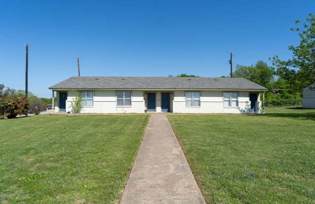 Cliff Street - 630 Hillcrest Street, Hillsboro, TX 76645