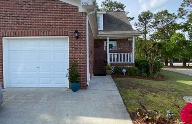 Introducing a stunning townhouse in the desirable location of Wilmington, NC photos photos