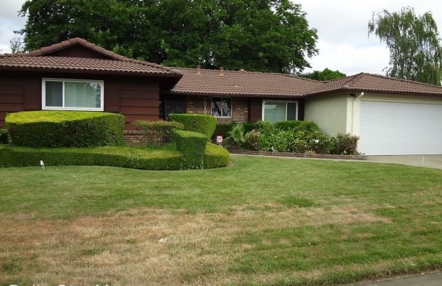4817 F PARKWAY - 4817 F Parkway, Parkway, CA 95823