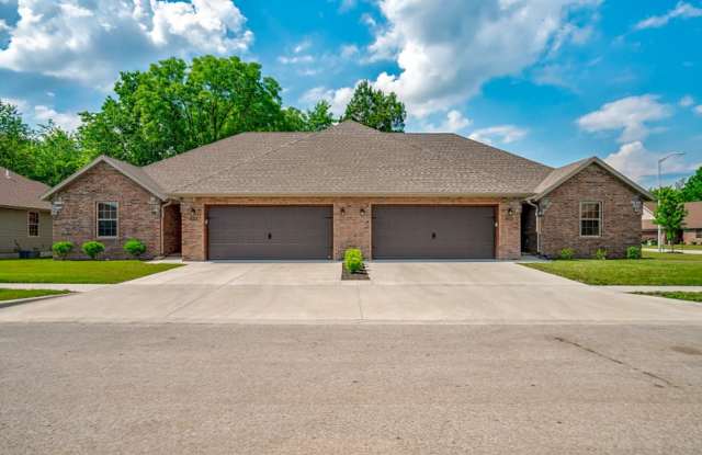 3 BED, 2 BATH, 2 CAR GARAGE DUPLEX - Available November 1st, 2025! photos photos