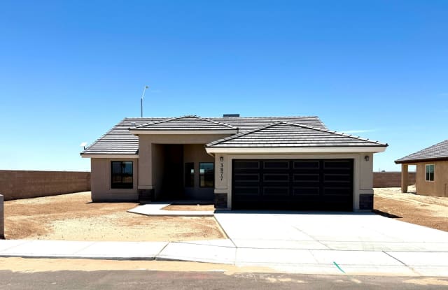 San Luis Corner Lot home with a Large Master Suite - 3 Bed 2 Bath Split Floor Plan photos photos