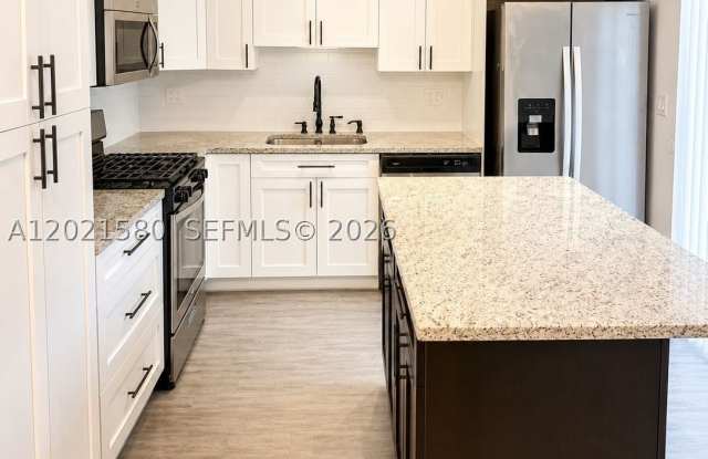 3359 Gardens East Dr Gallery 2