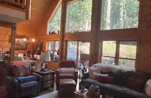 Charming Tahoe Donner Log Cabin with Hot Tub Gallery 1