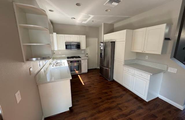 Welcome to this stunning 3-bedroom, 2.5-bathroom Home In Rancho Santa Margarita photos photos
