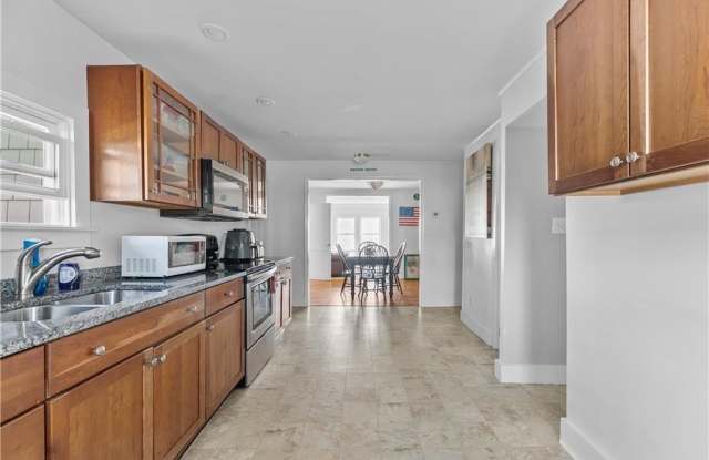 38 Aquidneck Avenue Gallery 4