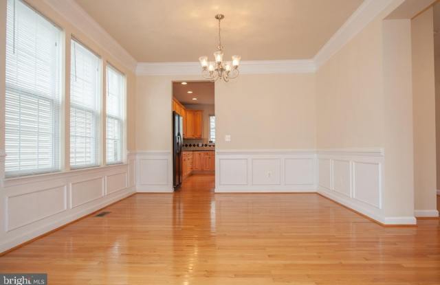 7527 LINDBERG DR Gallery 4