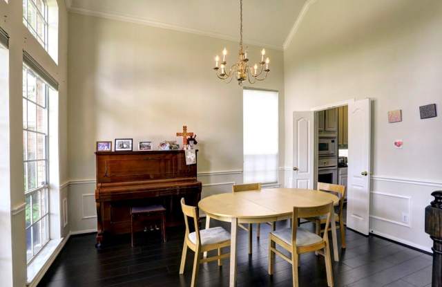 18042 Somerset Knolls Gallery 2