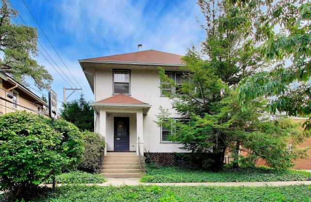 2611 Eastwood Avenue Gallery 1