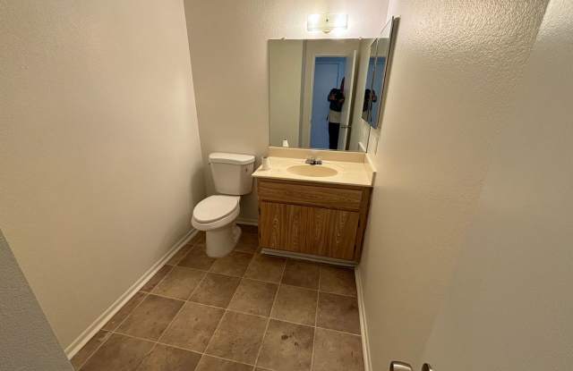 Modern and Spacious 3-Bedroom Townhome in Lancaster! Gallery 4