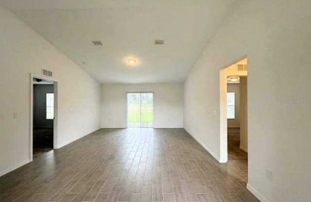 627 W CAREY Lane Gallery 4