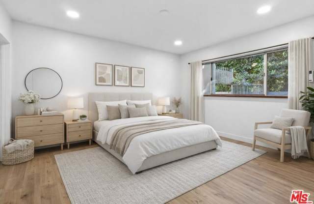 614 6th Ave unit: 2 photos photos