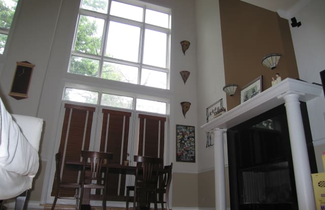 2342 N Oakley Ave - 2342 North Oakley Avenue, Chicago, IL 60647