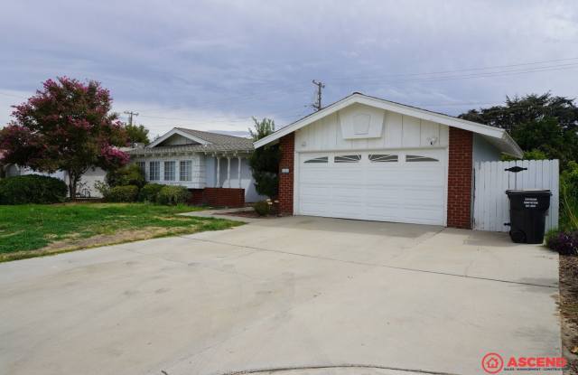 Spacious 4BD/2BA Home in 93309 – Solar Powered, Utilities Included! Gallery 1